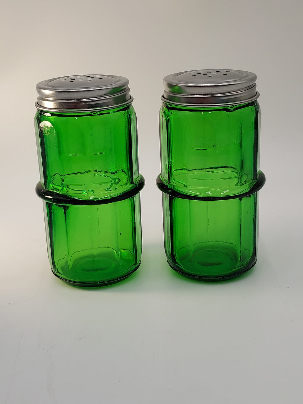 Green Glass Hoosier Style Spice Jars Salt Pepper Shakers Set of 2 Large 4.25"