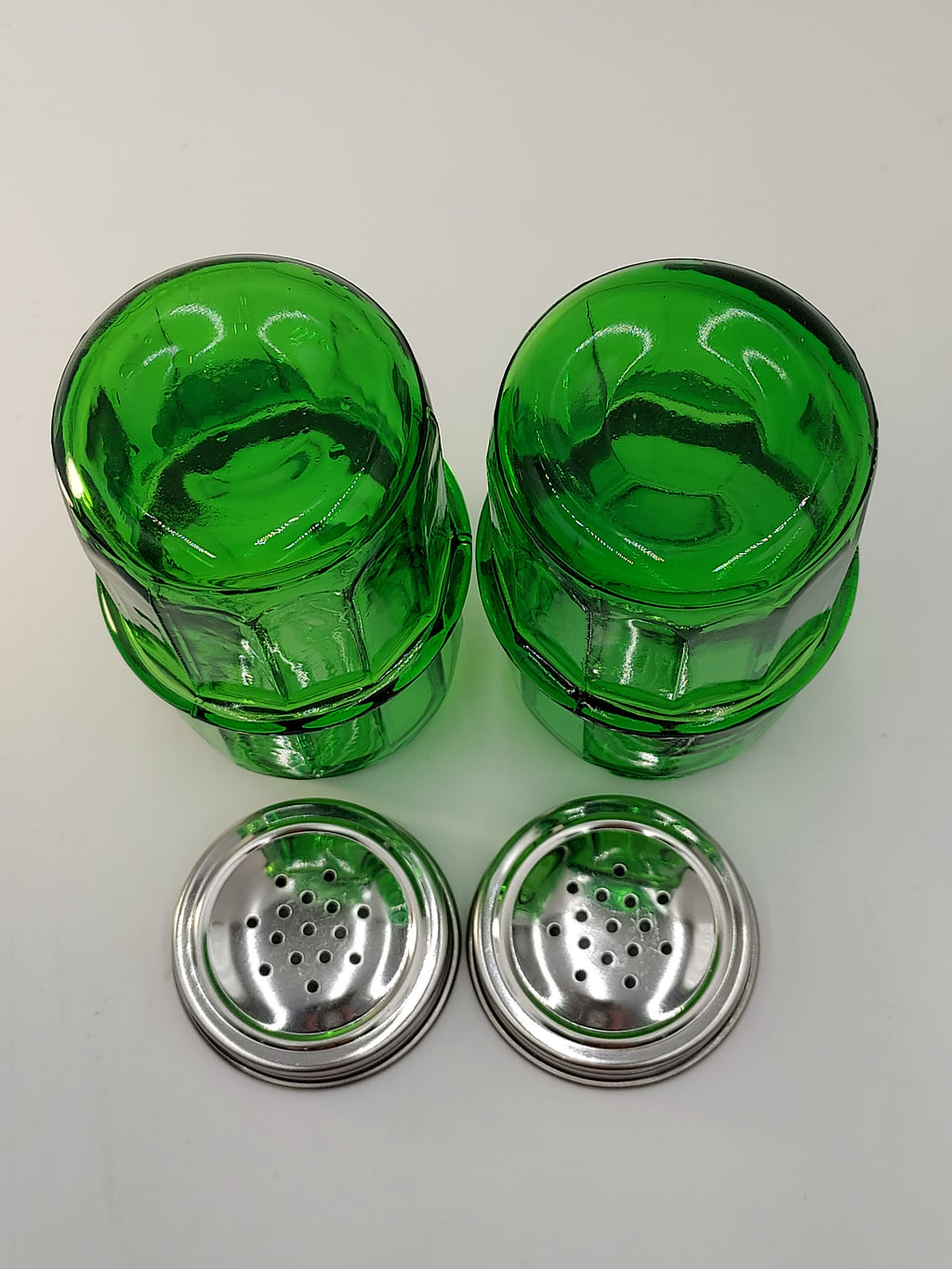 Green Glass Hoosier Style Spice Jars Salt Pepper Shakers Set of 2 Large 4.25"